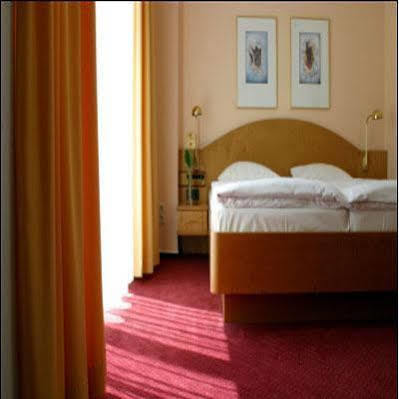 Hotel Kurfuerstendamm Am Adenauerplatz Berlijn Buitenkant foto